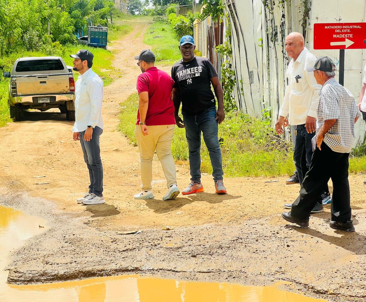 Dirección Distrital de La Otra Banda construirá badenes en el sector Km 5 para eliminar estancamiento de agua